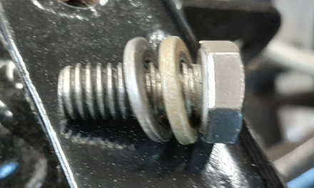 brake cylinder bolt-front.png